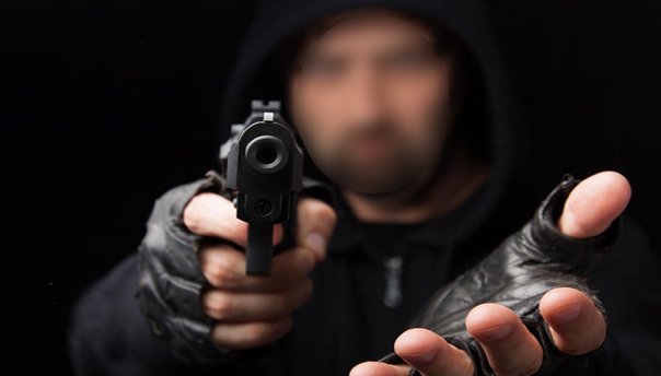 Τρεις ληστείες σε ισάριθμα εργοστάσια από την ίδια συμμορία μέσα σε 24 ώρες!