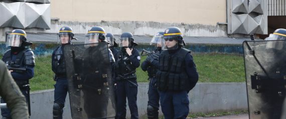 Γαλλία: Ο άγριος τραυματισμός του 22χρονου από το γκλομπ αστυνομικού ήταν ατύχημα