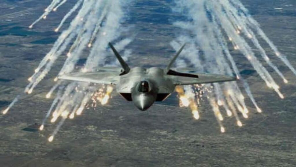Το «πιο φονικό πολεμικό αεροσκάφος στον πλανήτη» κάνει μόλις 200 εκατ. δολάρια (βίντεο)