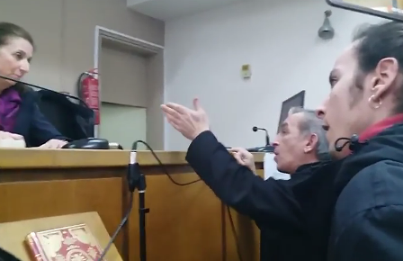 Θεσσαλονίκη: Διαδηλωτές διέκοψαν τη διαδικασία πλειστηριασμών (βίντεο)