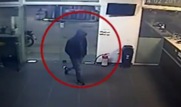 Βίντεο: Σύλληψη ληστών πρατηρίου καυσίμων στα Μεσόγεια