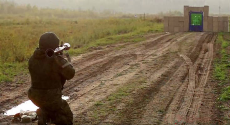 Τι γίνεται όταν 45 στρώματα από αλεξίσφαιρο γυαλί έχουν να αντιμετωπίσουν ένα RPG-7 (βίντεο)