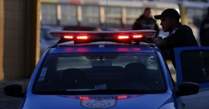 Η αστυνομία σταμάτησε το αυτοκίνητο για έλεγχο ρουτίνας!- Αλλά δείτε τί βρήκε μέσα στο πορτ μπαγκάζ… (βίντεο)