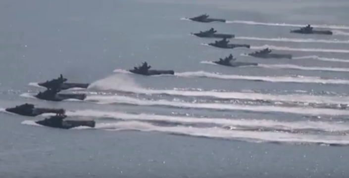 Αμφίβια επίδειξη ικανοτήτων από Ταϊλανδούς, Ν. Κορεάτες και πεζοναύτες των ΗΠΑ (βίντεο)