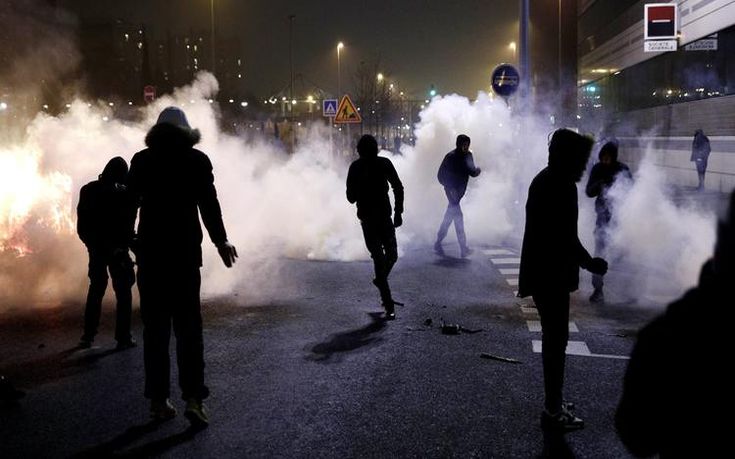 Γαλλία: Ένας ακόμα αστυνομικός κατηγορείται για βιασμό με γκλομπ