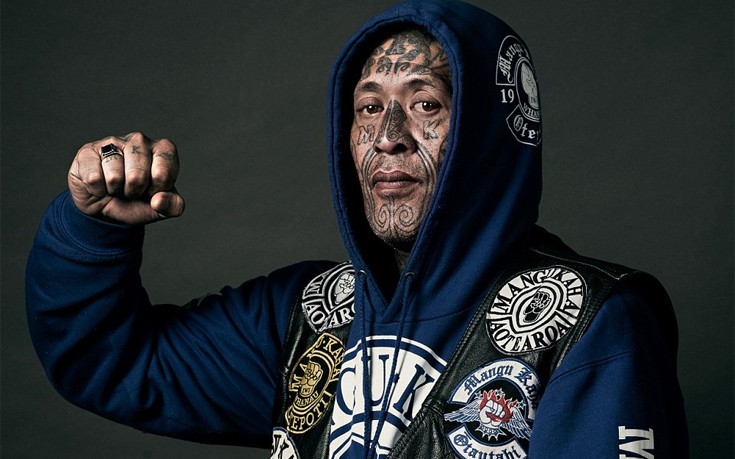 «Μαύρη Συμμορία»: Η underground κοινότητα στη Νέα Ζηλανδία μέσα από το φακό του Κέισι Μόρτον