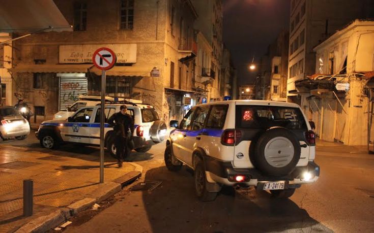 Κουκουλοφόροι επιτέθηκαν σε όχημα της ΟΠΚΕ έξω από την ΑΣΟΕΕ