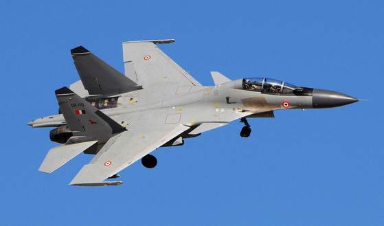 Sukhoi Su-30MKI vs. Dassault Rafale (βίντεο)