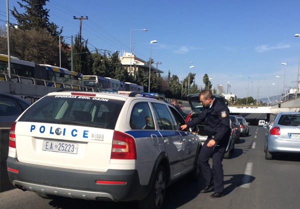 Κίνηση στους δρόμους λόγω καραμπόλας τριών οχημάτων στο Φάρο Ψυχικού(φωτό)