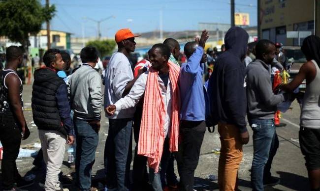 Πήρε 2.000 ευρώ από μετανάστες για να τους μεταφέρει στη Γερμανία και τους άφησε κλεισμένους μέσα σε φορτηγό