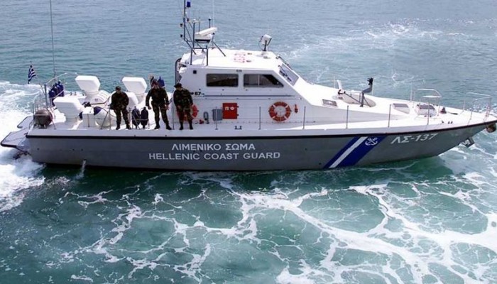 Βούλιαξε ιστιοφόρο που μετέφερε μετανάστες στα Χανιά