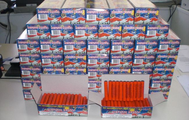 Τύρναβος: Χιλιάδες κροτίδες και βεγγαλικά σε περίπτερο