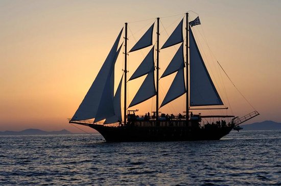 41 παράνομοι μετανάστες έφτασαν ανενόχλητοι μέχρι τα Κύθηρα με ιστιοφόρο