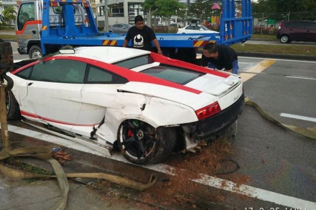 Ιδού γιατί δεν πρέπει να αγοράζετε Lamborghini σε 18χρονο (βίντεο)