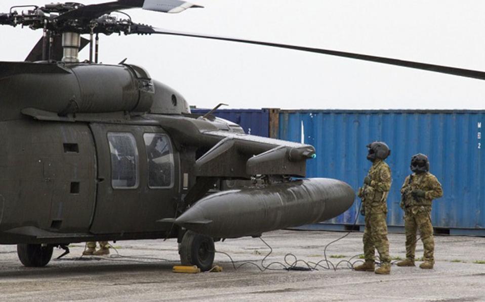 Η συναρμολόγηση των οκτώ «Black Hawk» της 10ης Ταξιαρχίας Αεροπορίας Στρατού των ΗΠΑ στη Θεσσαλονίκη (βίντεο)