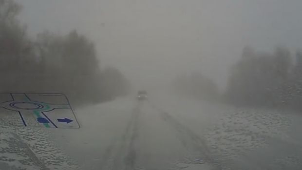 Σοκαριστικό βίντεο! Σφοδρή μετωπική με … ορατότητα μηδέν