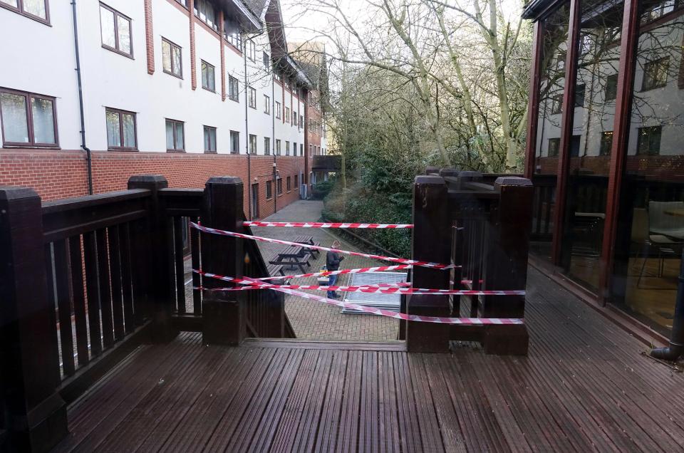 Κατέρρευσε σκάλα σε γάμο – 15 τραυματίες (φωτό)