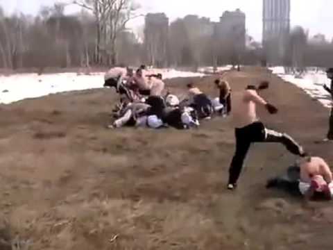 Φοβερό βρωμόξυλο μεταξύ Ρώσων και μουσουλμάνων – Μαντέψτε ποιος κερδίζει (βίντεο)