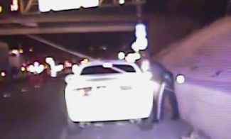 ΗΠΑ: Ανετράπη φορτηγό με μπύρες και γέμισε τον δρόμο αφρό! (βίντεο)