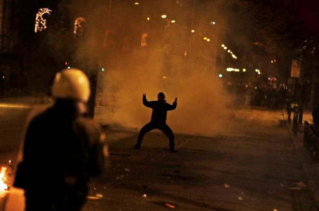 «Ναι, εγώ έκαψα την ελληνική σημαία», είπε ο 21χρονος που συνελήφθη