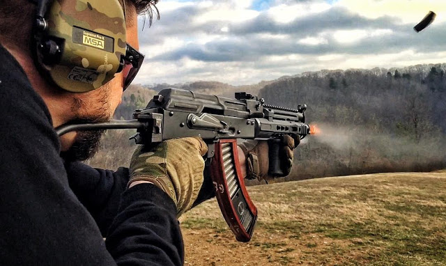 Βολή κατά ριπάς με τροποποιημένο καλάσνικοφ! (βίντεο)