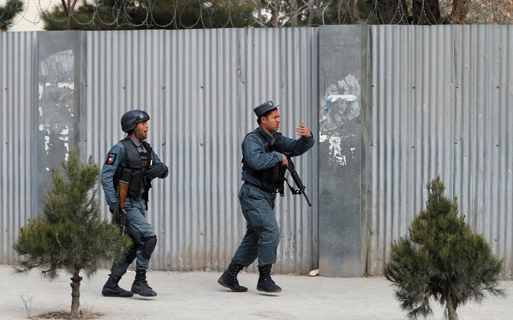 Επίθεση ενόπλων κατά στρατιωτικού νοσοκομείου στην Καμπούλ – Τουλάχιστον 2 νεκροί (φωτό, βίντεο) (upd2)