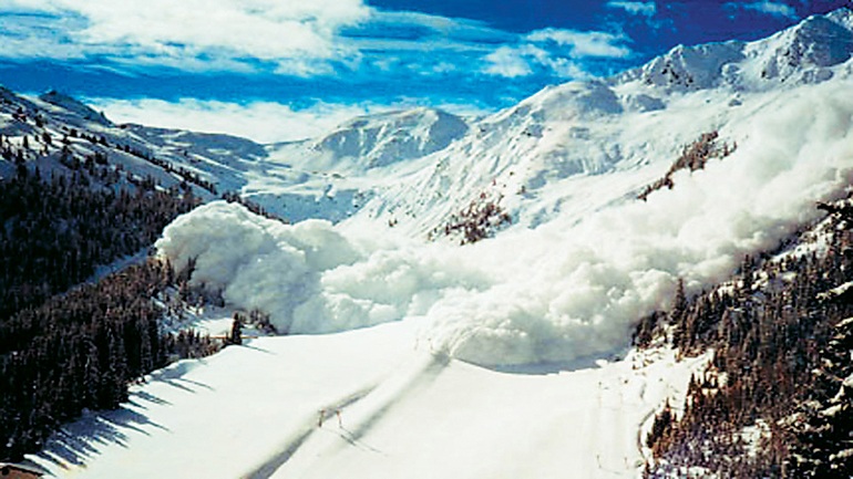Ένας νεκρός και 2 αγνοούμενοι εξαιτίας νέας χιονοστιβάδας στη Γαλλία