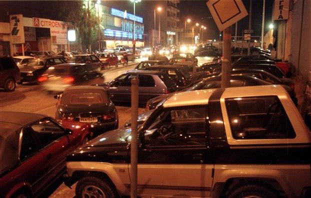 Τροχαία Αττικής: Συλλήψεις παρκαδόρων και υπευθύνων νυχτερινών κέντρων για παράνομη στάθμευση