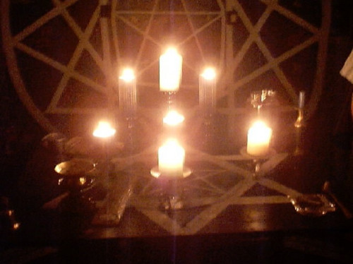 Κύκλωμα σατανιστών στα Γιάννενα – Μαρτυρία γυναίκας που έπεσε θύμα (φωτό)