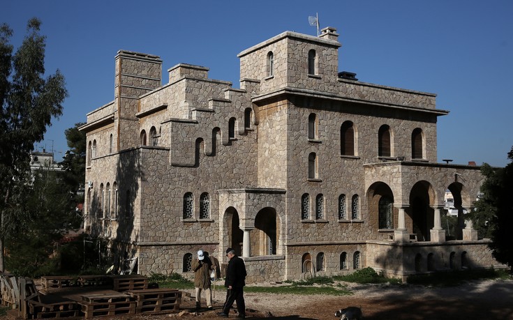 Eπτά άτομα προσήχθησαν στη ΓΑΔΑ από τη Βίλα Ζωγράφου