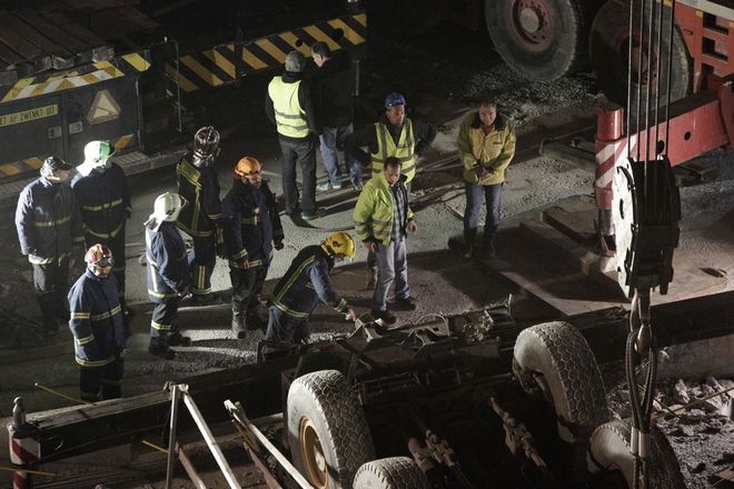 Θεσσαλονίκη: Σε εξέλιξη η επιχείριση απεγκλωβισμού του άτυχου χειριστή στο μετρό