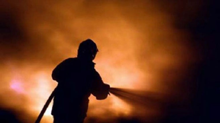 Στις φλόγες φορτηγό στην έξοδο Θεσσαλονίκης προς Καβάλα – Στο σημείο δυνάμεις της Πυροσβεστικής (φωτό)