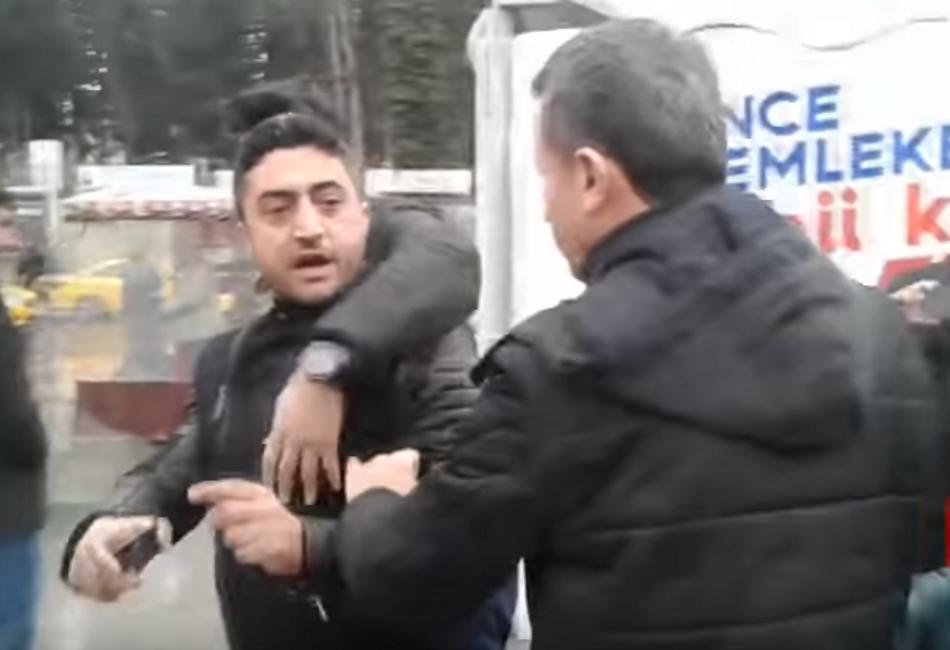 Το΄χουν χάσει τελείως οι Τούρκοι: Λίντσαραν Νορβηγό δημοσιογράφο… γιατί τον πέρασαν για Ολλανδό! (βίντεο)