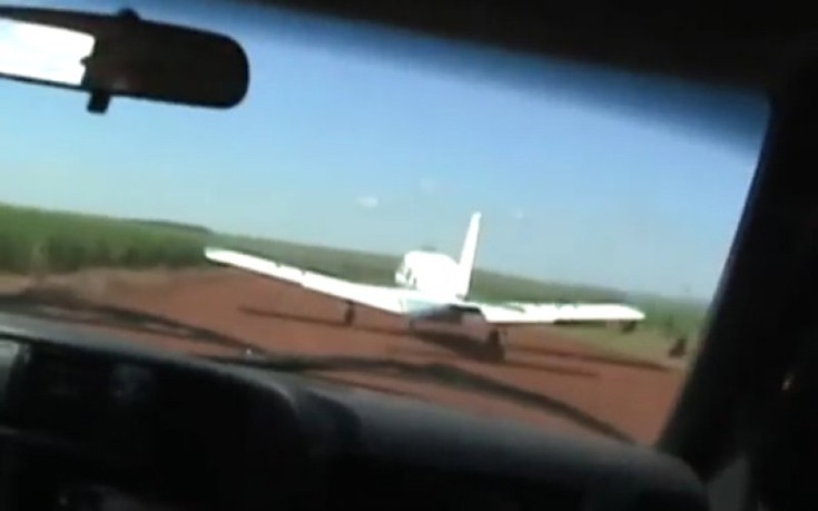 Βραζιλιάνος αστυνομικός σε σκηνή που θυμίζει ταινία του Χόλιγουντ (φωτό, βίντεο)