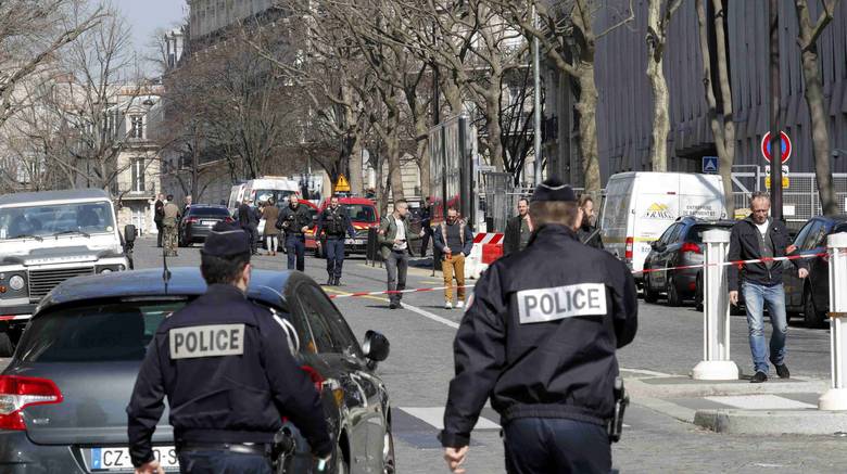 FAZ: Δεν αποκλείει να υπάρξουν κι άλλα παγιδευμένα δέματα όπως αυτό στο Βερολίνο και το Παρίσι