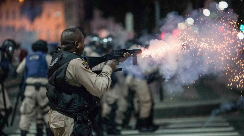 Βίαιες διαδηλώσεις στην Βραζιλία: Άγριο ξύλο μεταξύ πολιτών και αστυνομίας (φωτό, βίντεο)