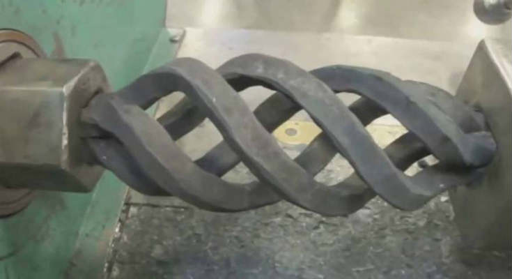 Bίντεο με εργοστασιακά μηχανήματα που θα σας κάνει να κολλήσετε!