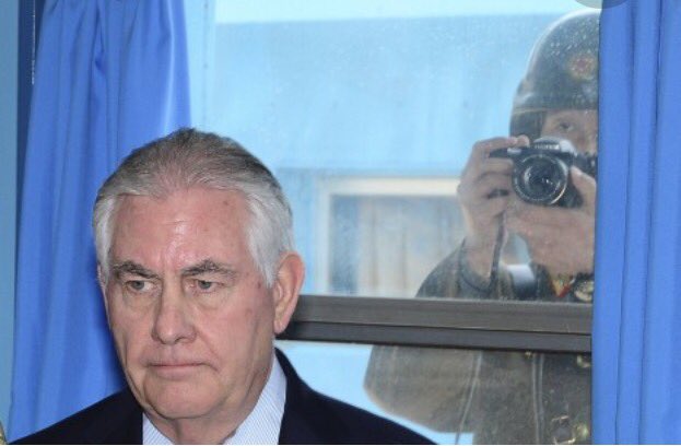 Ο Αμερικανός υπουργός Εξωτερικών στην αποστρατικοποιημένη ζώνη Βόρειας-Νότιας Κορέας