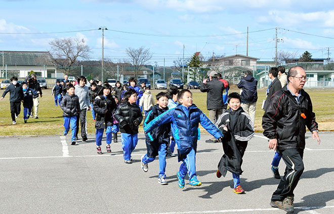 Προβληματισμός στους πολίτες της Ιαπωνίας: Άσκηση εκκένωσης για επίθεση με πυραύλους (βίντεο)