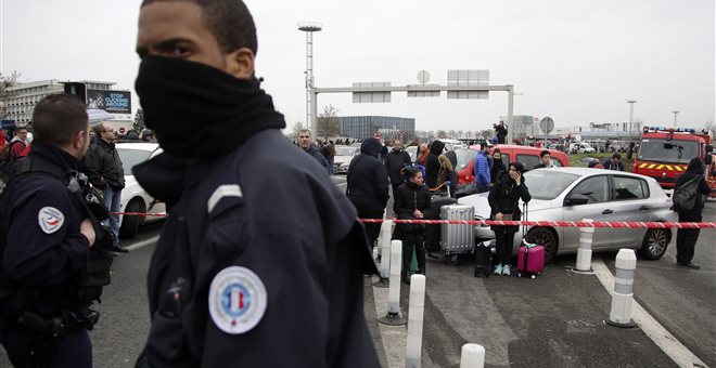 Πατέρας του δράστη του Ορλί: «Ο γιoς μου δεν ήταν τρομοκράτης»