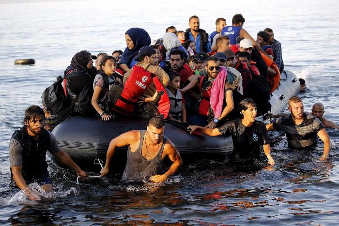 Ουρές στα τουρκικά παράλια από παράνομους μετανάστες για να… «εγκλωβιστούν» στα ελληνικά νησιά