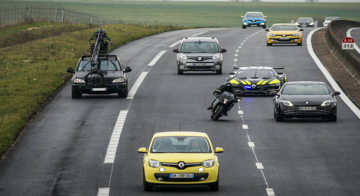 Το πιο γρήγορο περιπολικό καταδιώκει μοτοσυκλέτα! (βίντεο)