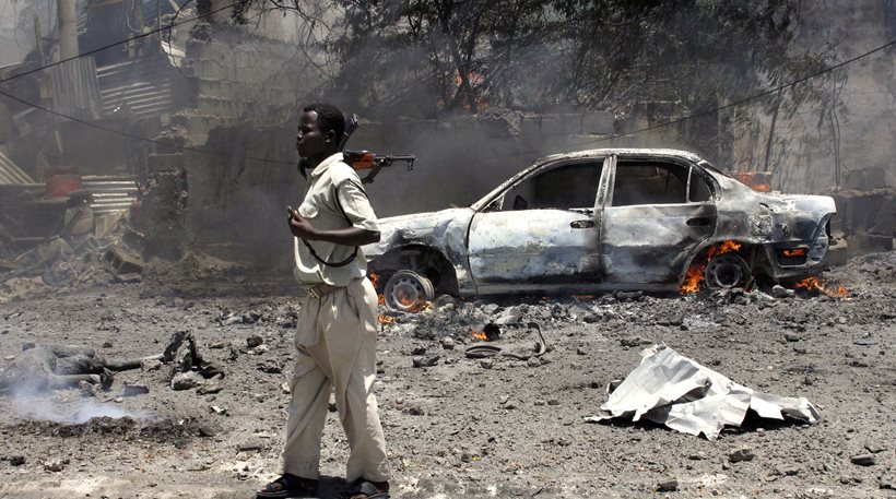 Έκρηξη παγιδευμένου αυτοκινήτου σε απόσταση αναπνοής από το προεδρικό παλάτι της Σομαλίας