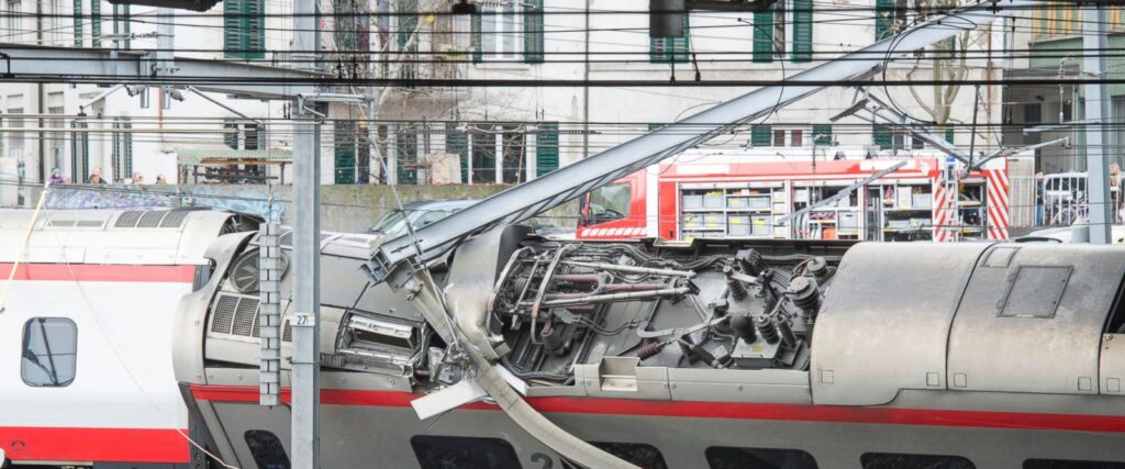 Ελβετία: Εκτροχιάστηκε ιταλικό τρένο στη Λουκέρνη – Τρεις τραυματίες