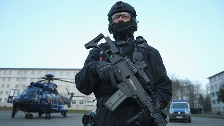 Το Βερολίνο απελαύνει υπόπτους για τρομοκρατία γεννημένους στη Γερμανία