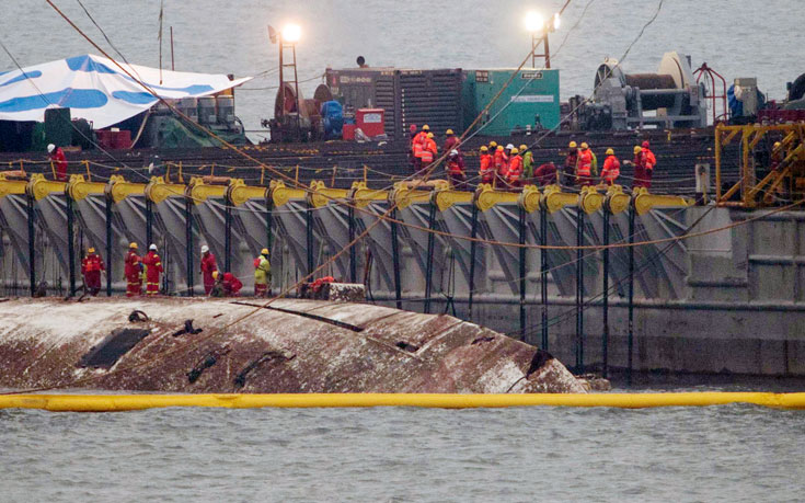 «Sewol»: Τρία χρόνια μετά από το χειρότερο δυστύχημα στην ιστορία της Νότιας Κορέας όπου έχασαν τη ζωή τους 304 άνθρωποι (φωτό)