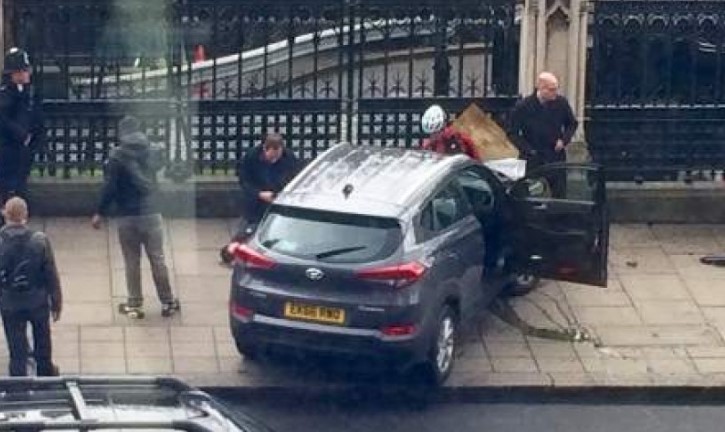 Ο τρόμος επέστρεψε στη Βρετανία – Άγνωστη η ταυτότητα του δράστη μέχρι στιγμής (φωτό, βίντεο)