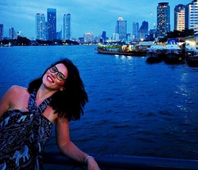 Φρίκη: Η στιγμή που η γυναίκα  βούτηξε στον Τάμεση για να γλιτώσει από την επίθεση! (βίντεο)