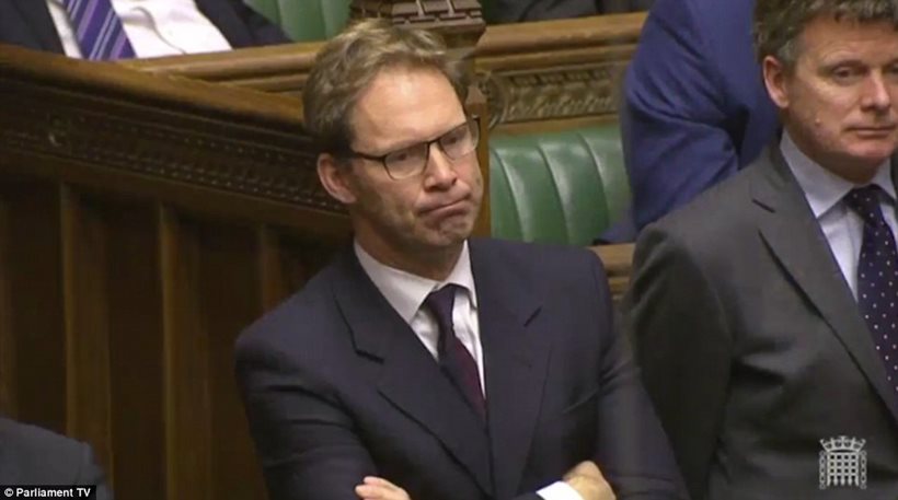 Λονδίνο: Δάκρυα του ήρωα βουλευτή που προσπάθησε να σώσει τον μαχαιρωμένο φρουρό (βίντεο)