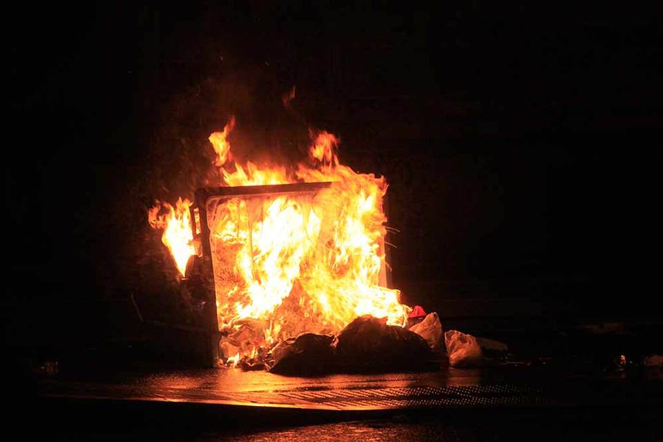 Αγρίνιο: Νέο «χτύπημα» από τους εμπρηστές των κάδων απορριμμάτων